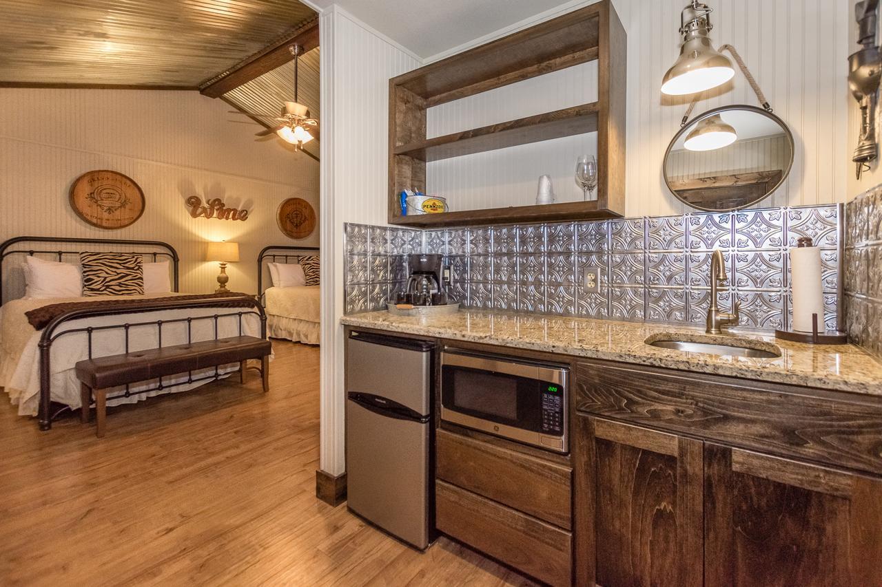 פרדריקסברג Vineyard Trail Cottages- Adults Only חדר תמונה