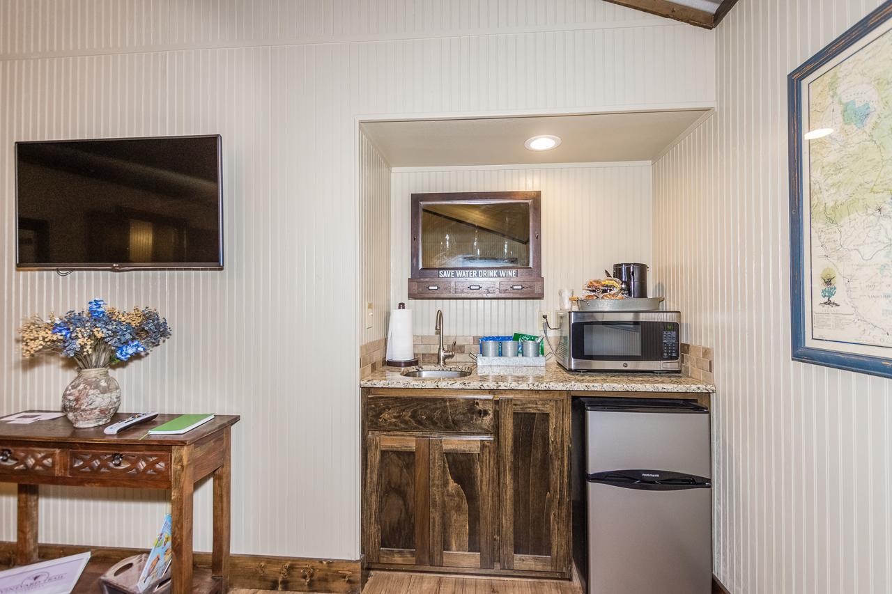 פרדריקסברג Vineyard Trail Cottages- Adults Only חדר תמונה